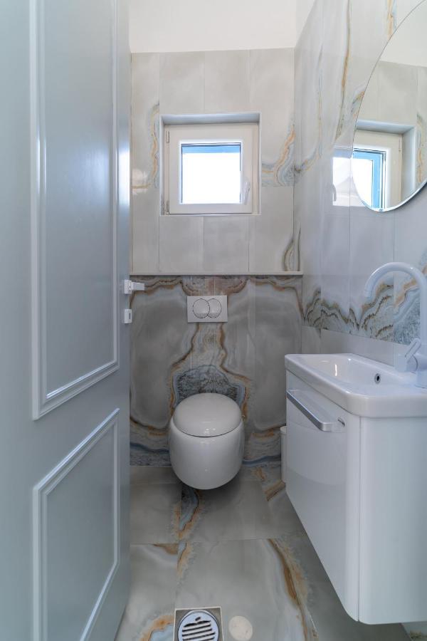 Villa 23 *