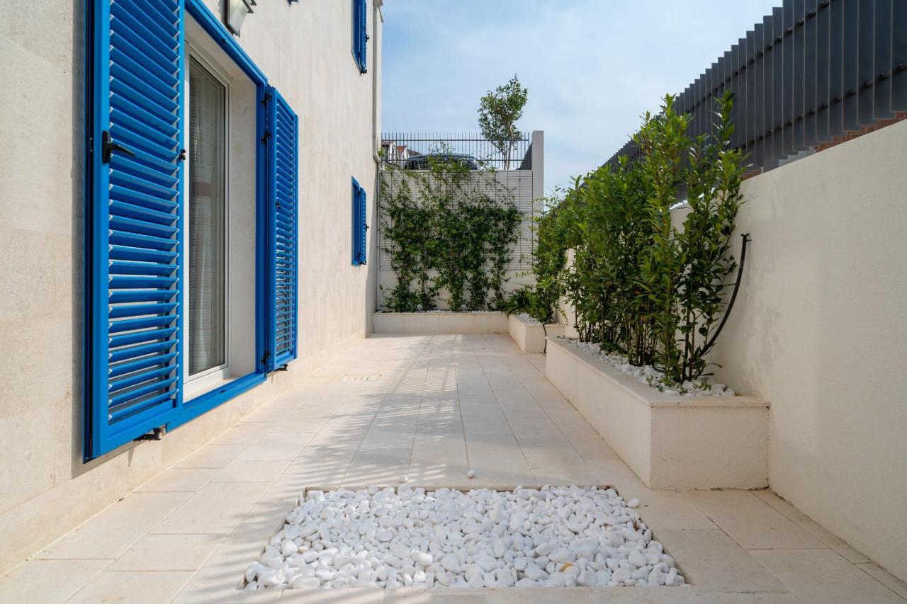 Villa 23 *